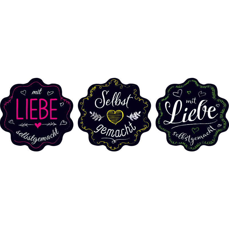 50 schwarze Selbstgemacht-Aufkleber von Avery Zweckform, Nahaufnahme der beschrifteten weißen Aufkleber auf Papier