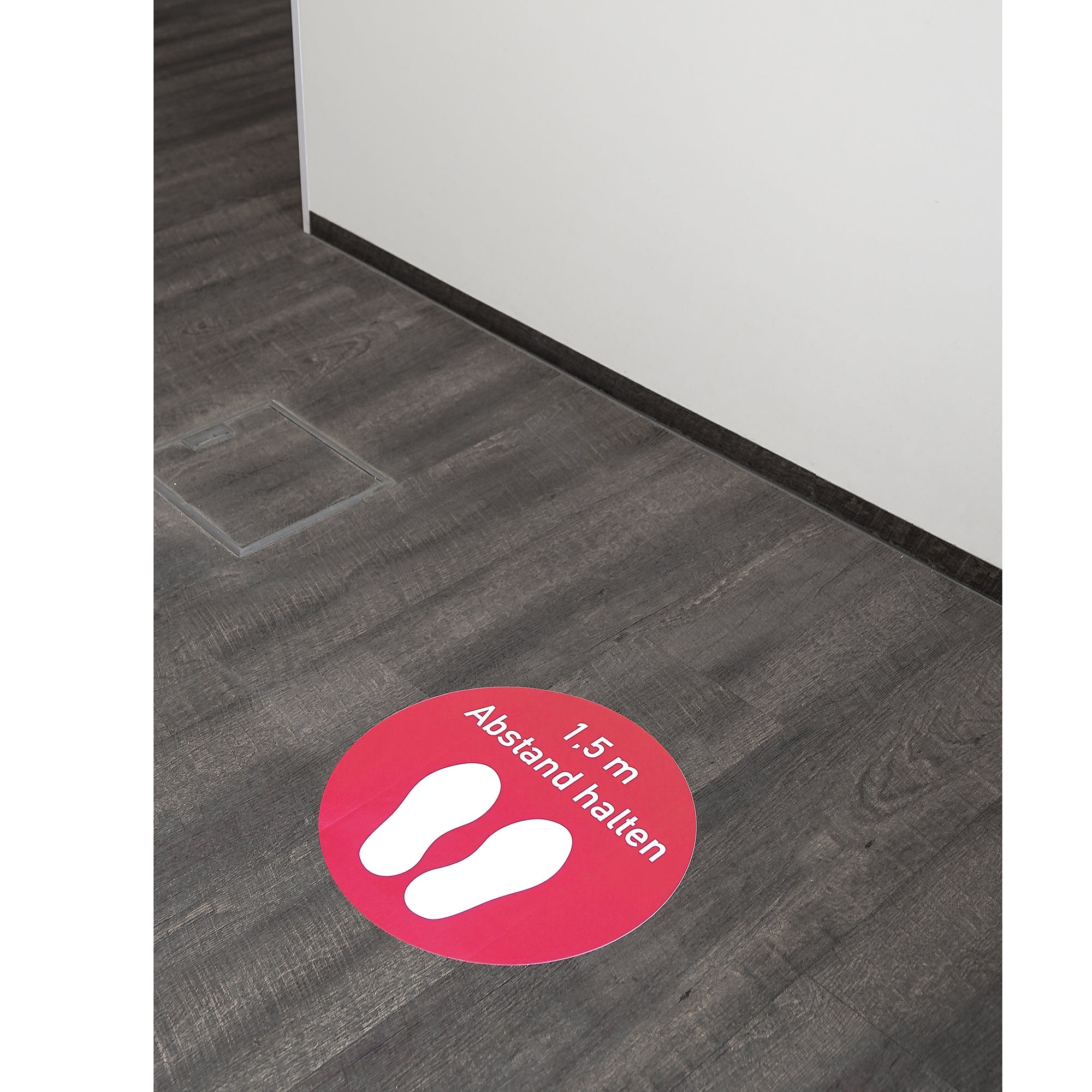Roter runder Fußbodenaufkleber 400x400 mm mit Abstand halten Aufschrift für soziale Distanz auf glatter Oberfläche