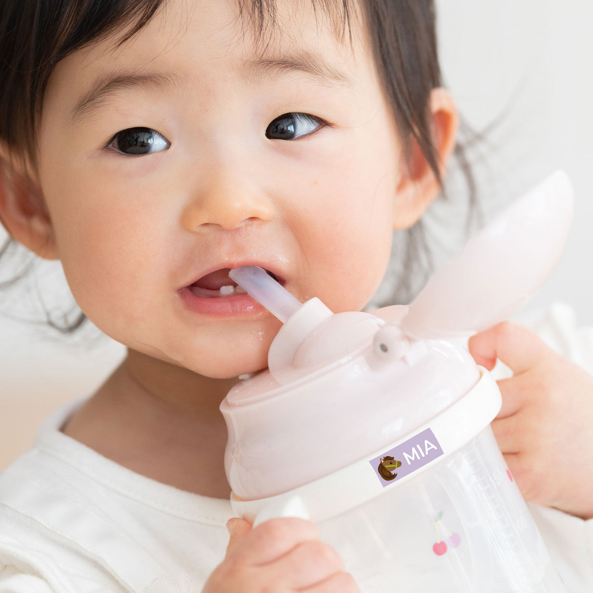 Kleine 2-zeilige Namensaufkleber für Kinder, 30 Stück, 30x13 mm, aufkleberdrucker.de, bunte Aufkleber auf weißem Hintergrund