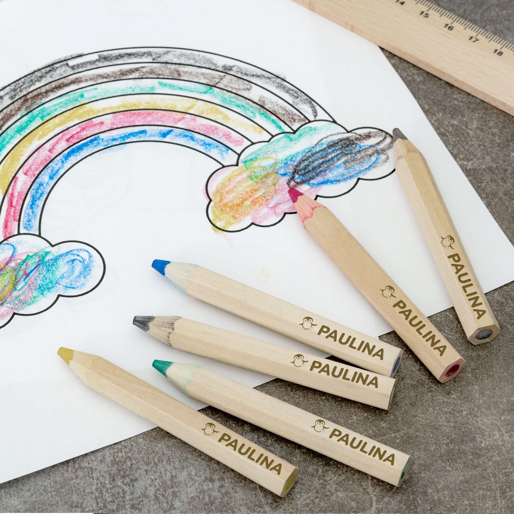 Vier Sets Jumbo Buntstifte mit Gravur, kurze Holzbuntstifte in bunten Farben, personalisiert für Kinder und Erwachsene