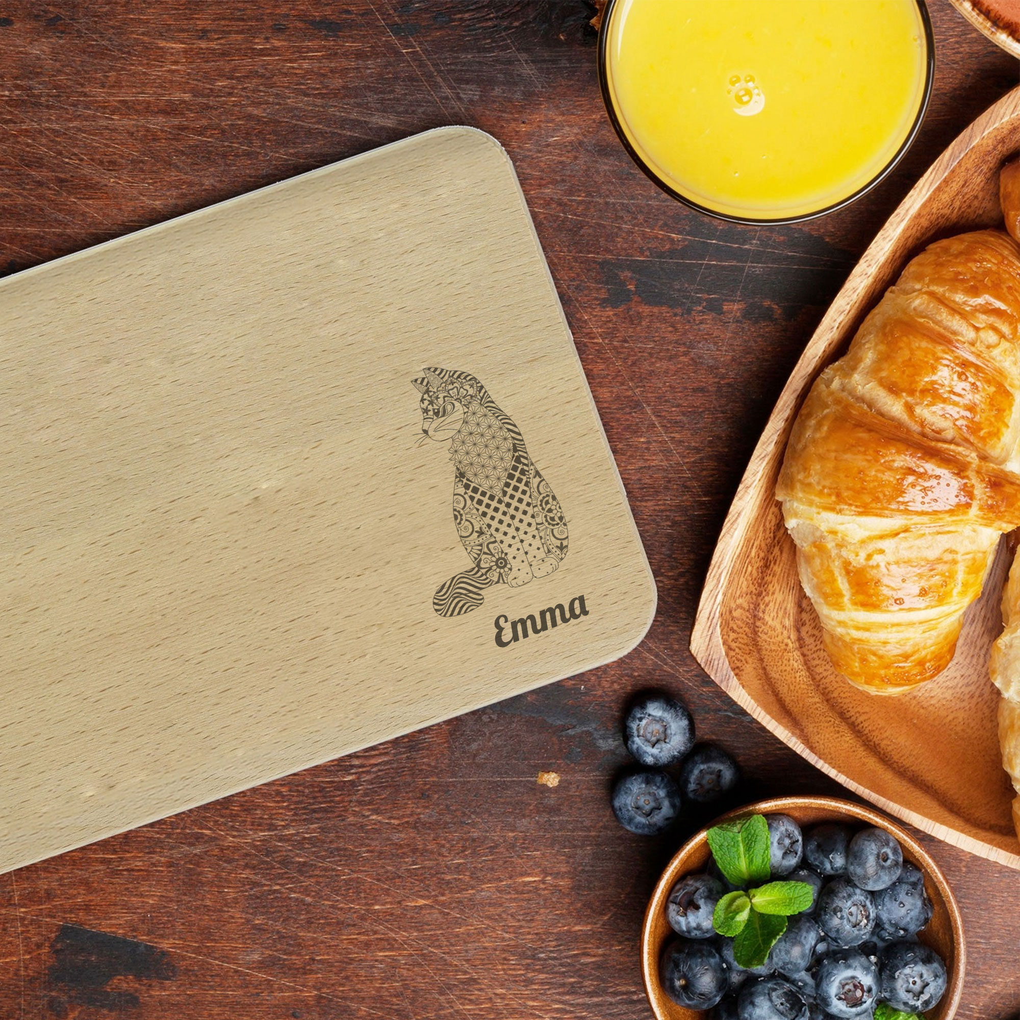 Personalisierbares Frühstücksbrettchen mit Gravur, zeigt individuell gravierten Text, Logo oder Foto, perfekt für Frühstück.