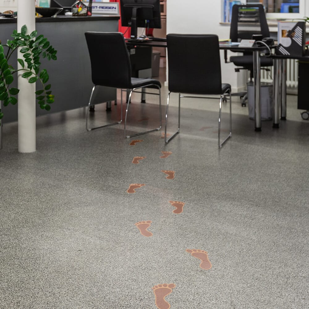 Bodenaufkleber mit Fußboden-Design aus Vinyl, ideal für markierte Wege und Hinweise auf dem Boden verziert von aufkleberdrucker.de