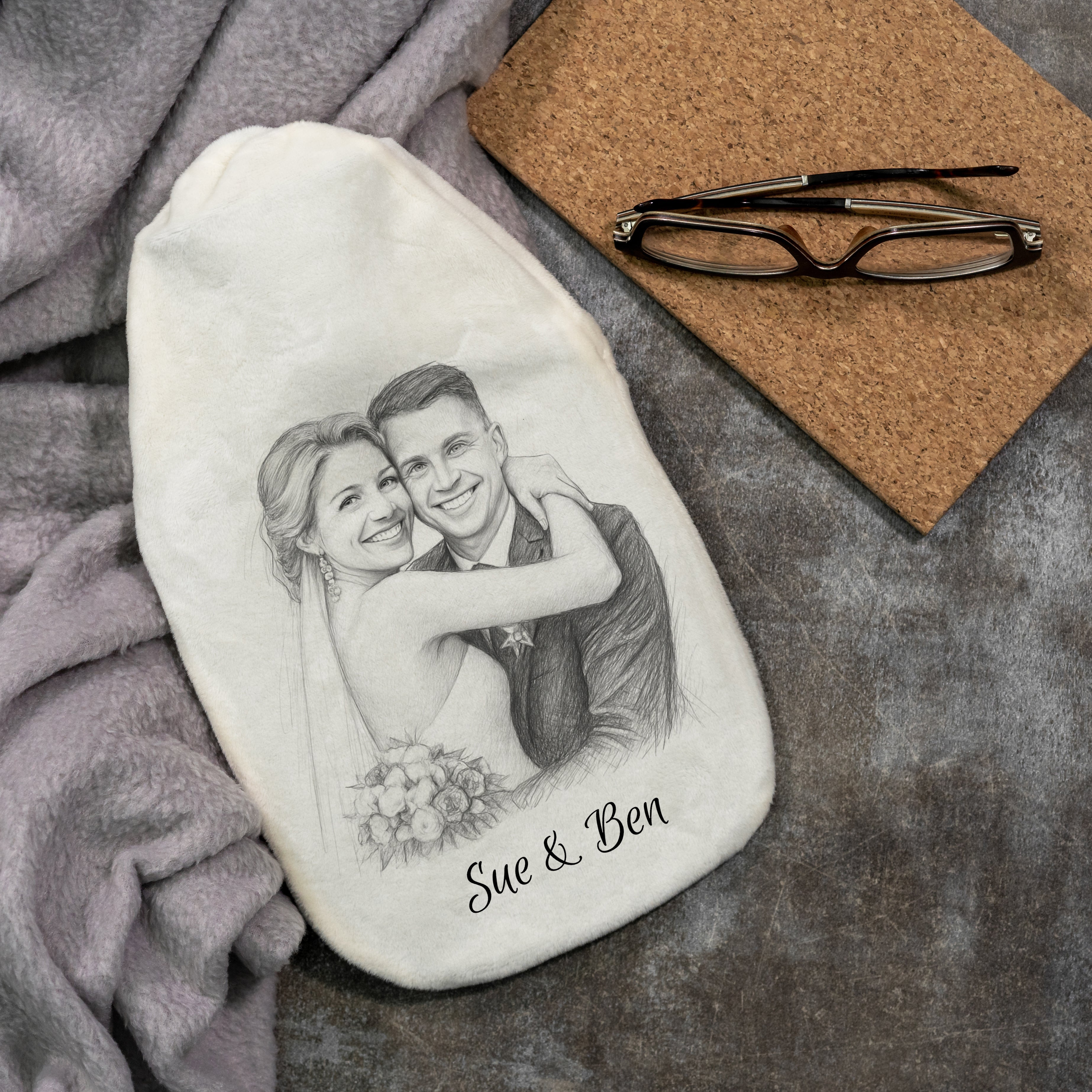 Wärmflasche mit Bleistiftzeichnung und personalisierbarem Design, individuell gestaltbar, aufkleberdrucker.de