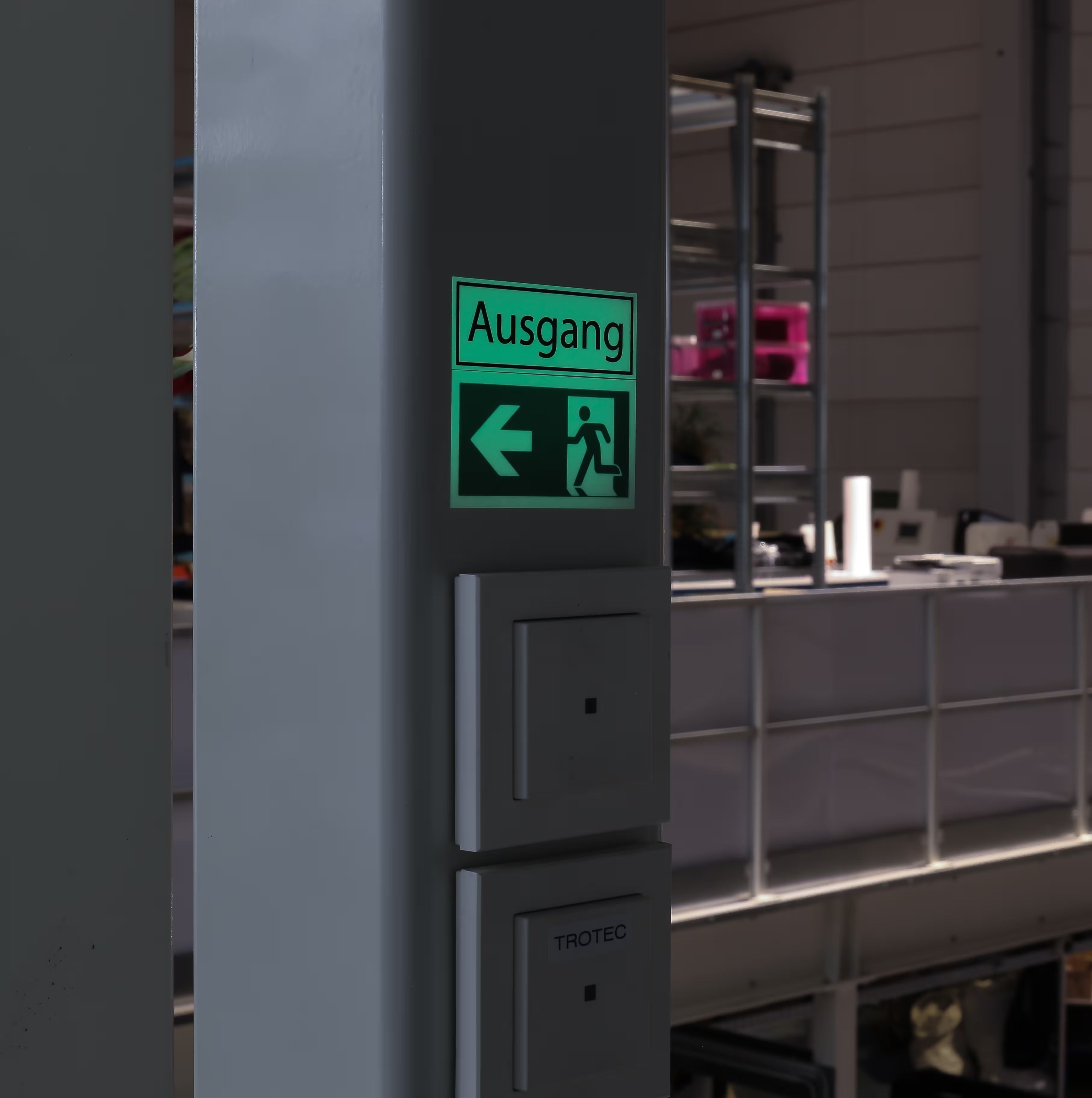 Phosphoreszierende Folienaufkleber - Nachleuchtfolie Leuchtfolie (bis zu 5 Jahre) - aufkleberdrucker.de