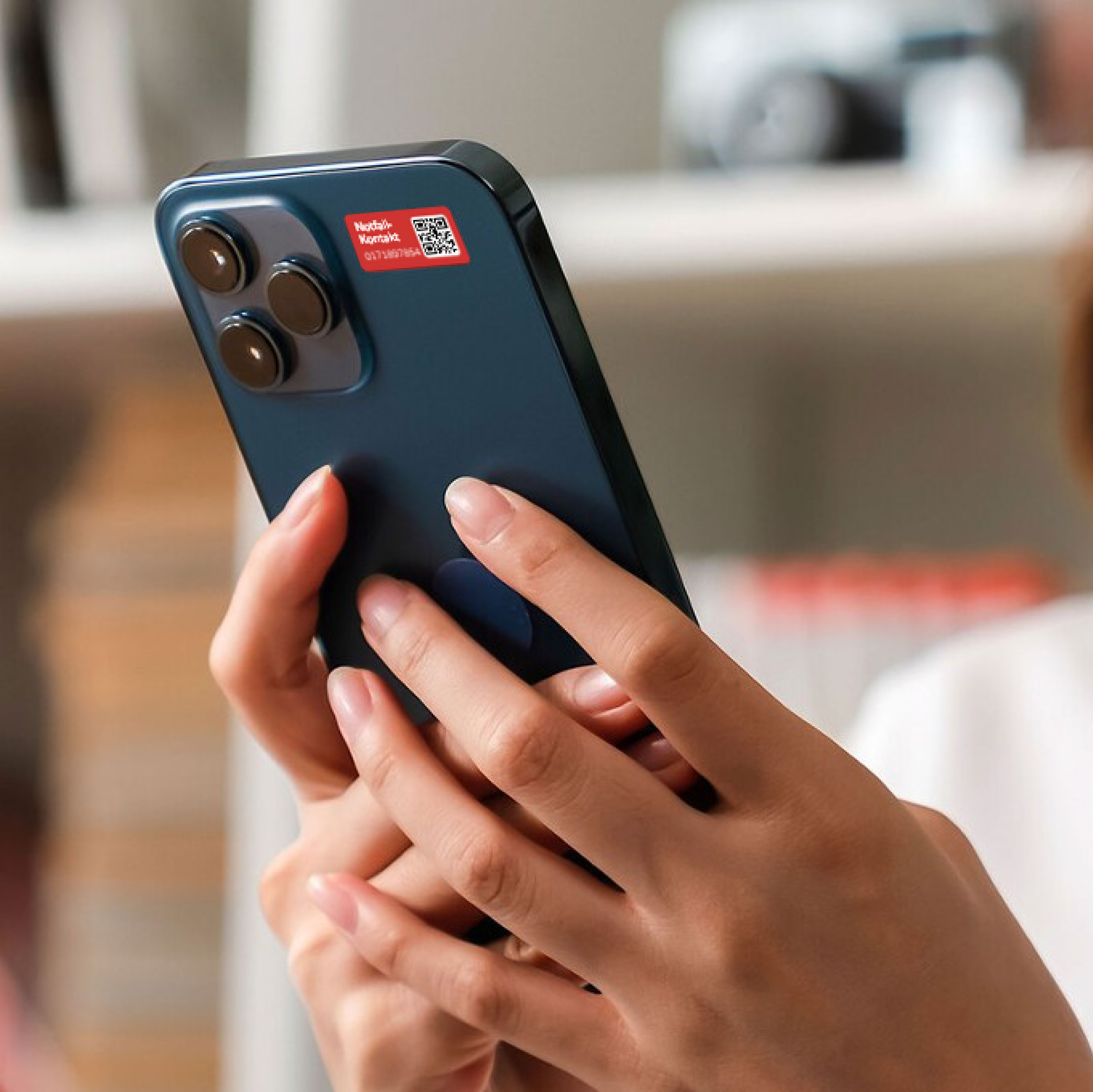 Stark haftender Notfallkontakt-Aufkleber mit Telefonnummer und QR-Code, 30x13 mm, für schnelle Rettungsinformationen