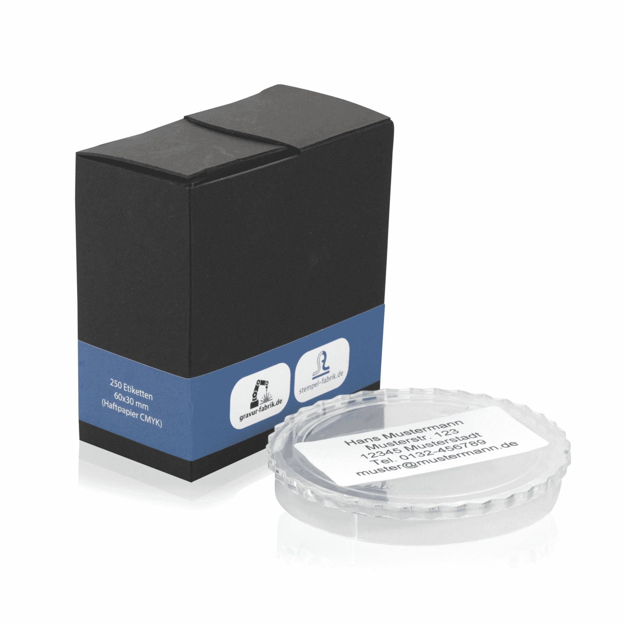 Adressaufkleber im Spenderkarton, 60x30 mm, von adressaufkleber-fabrik.de, zeigt beschriftete Etiketten für Adresszwecke