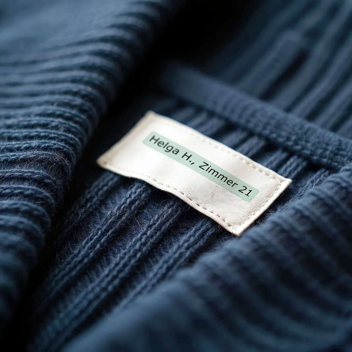 Bügeletiketten mit Namen von aufkleberdrucker.de, 52x9 mm, 225 Stück, zum Aufbügeln, für Kleidung und Textilien