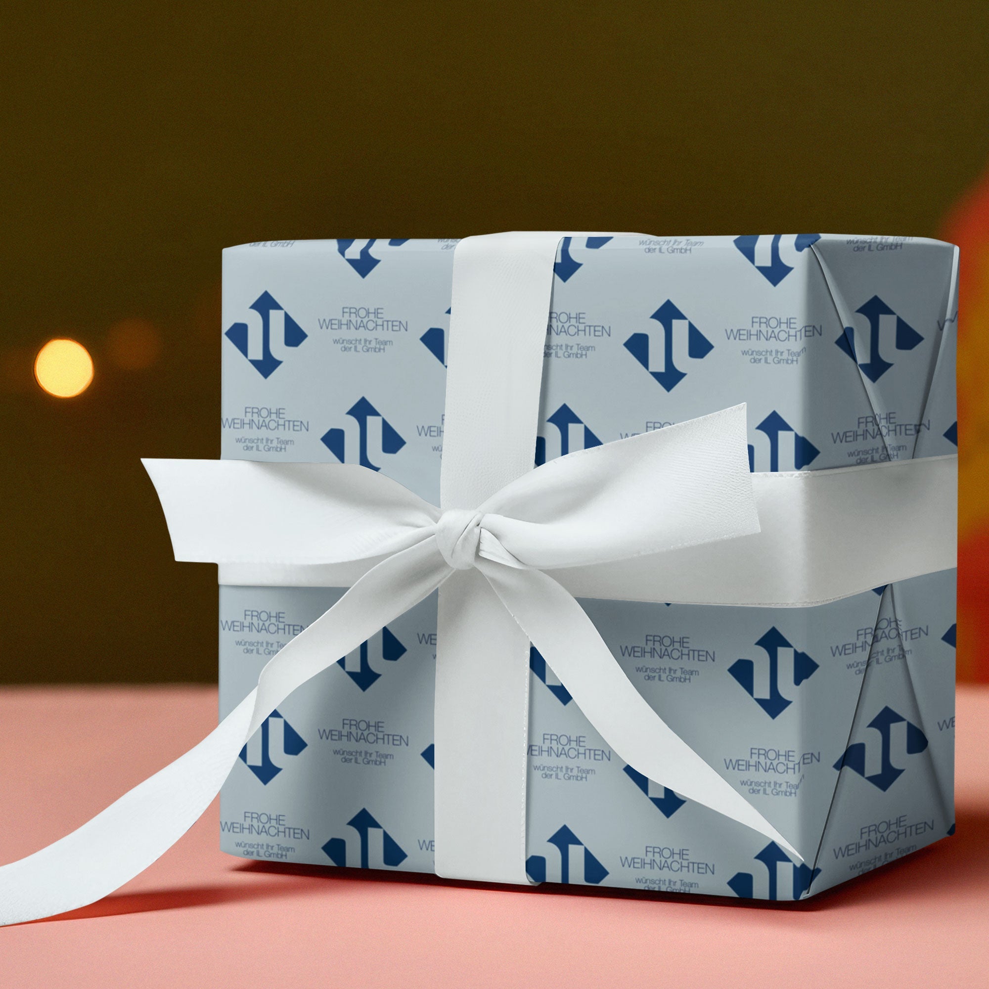 Individuell bedrucktes Geschenkpapier mit personalisiertem Design, perfekt für besondere Anlässe und Geschenke.