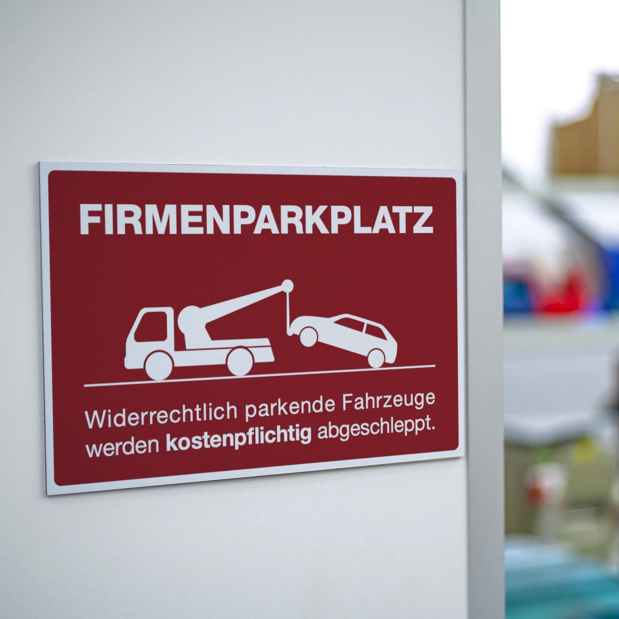Rotes Aluminium-Verbundschild für Firmenparkplatz, 200x300 mm, mit klarer Beschriftung, wetterfest und langlebig.