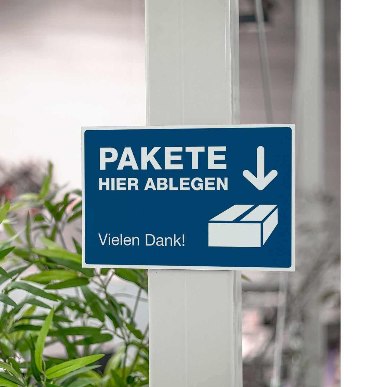 Blauer Aluminium-Verbundschild mit Aufschrift „Paket hier ablegen Vielen Dank“ in 300x200x4 mm, aufkleberdrucker.de