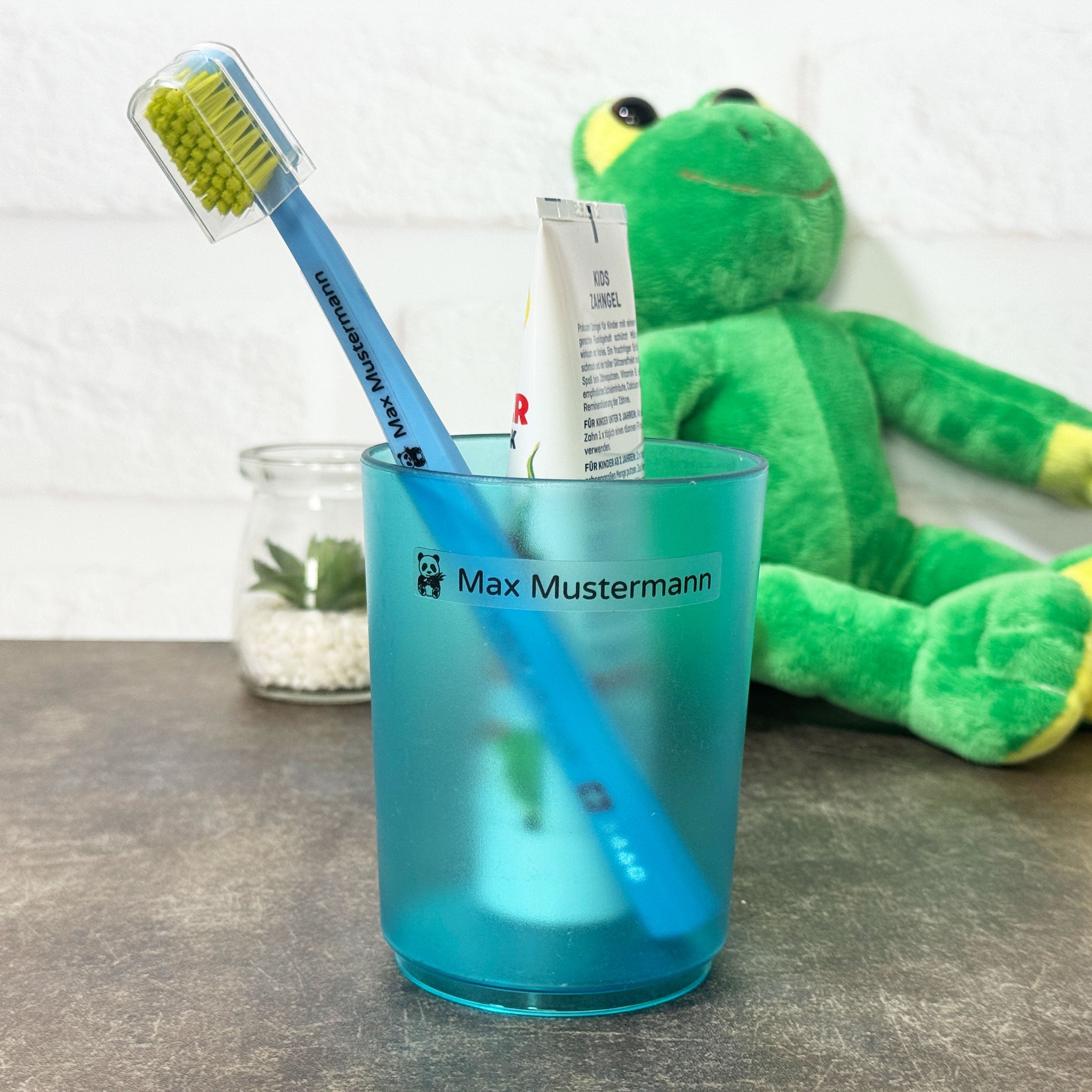 Transparente Namensaufkleber für Kinder, 260 Stück in drei Größen, ideal zum Beschriften von Schulmaterial und Kleidung.