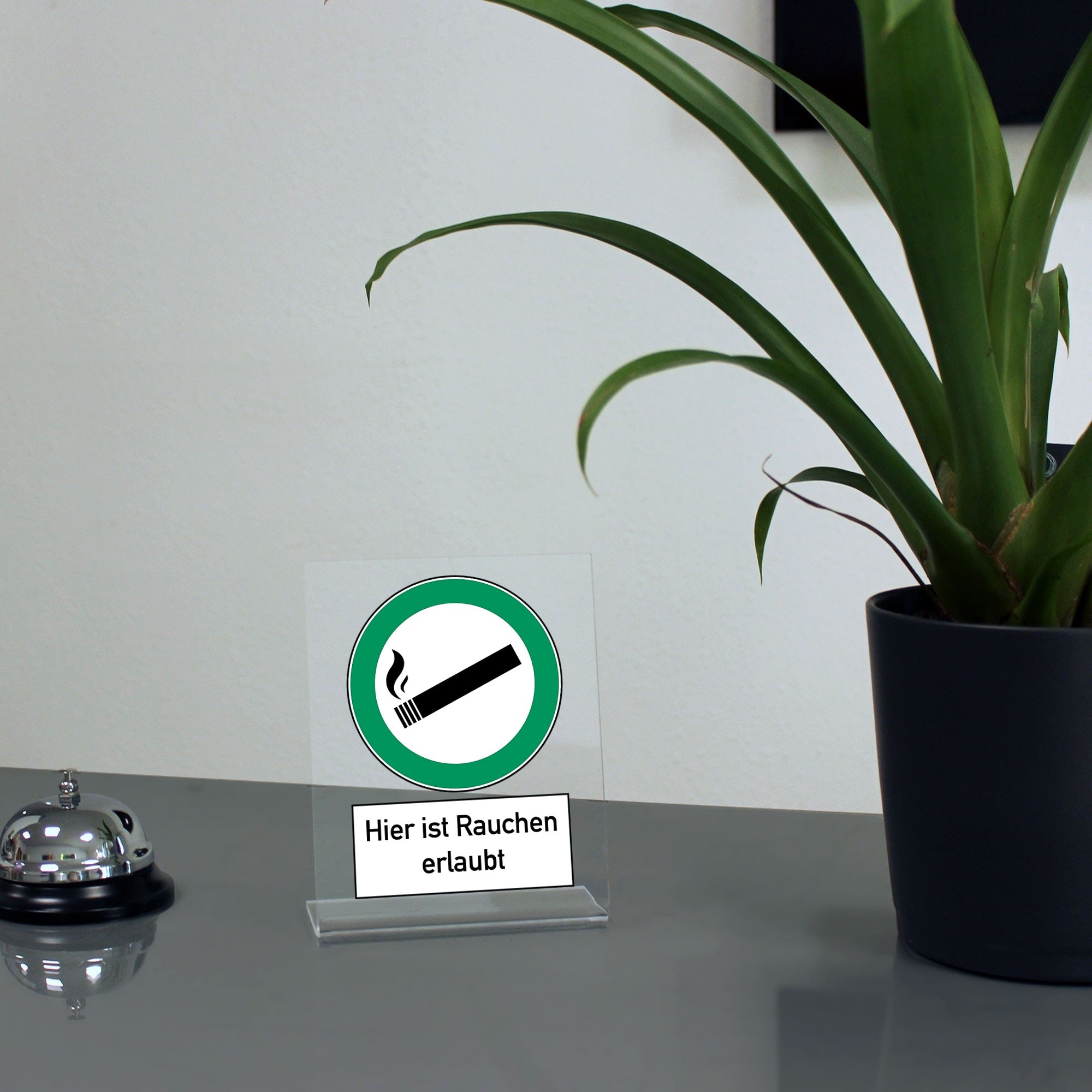 Acrylaufsteller "Hier ist rauchen erlaubt"  (ca.100x150 mm)