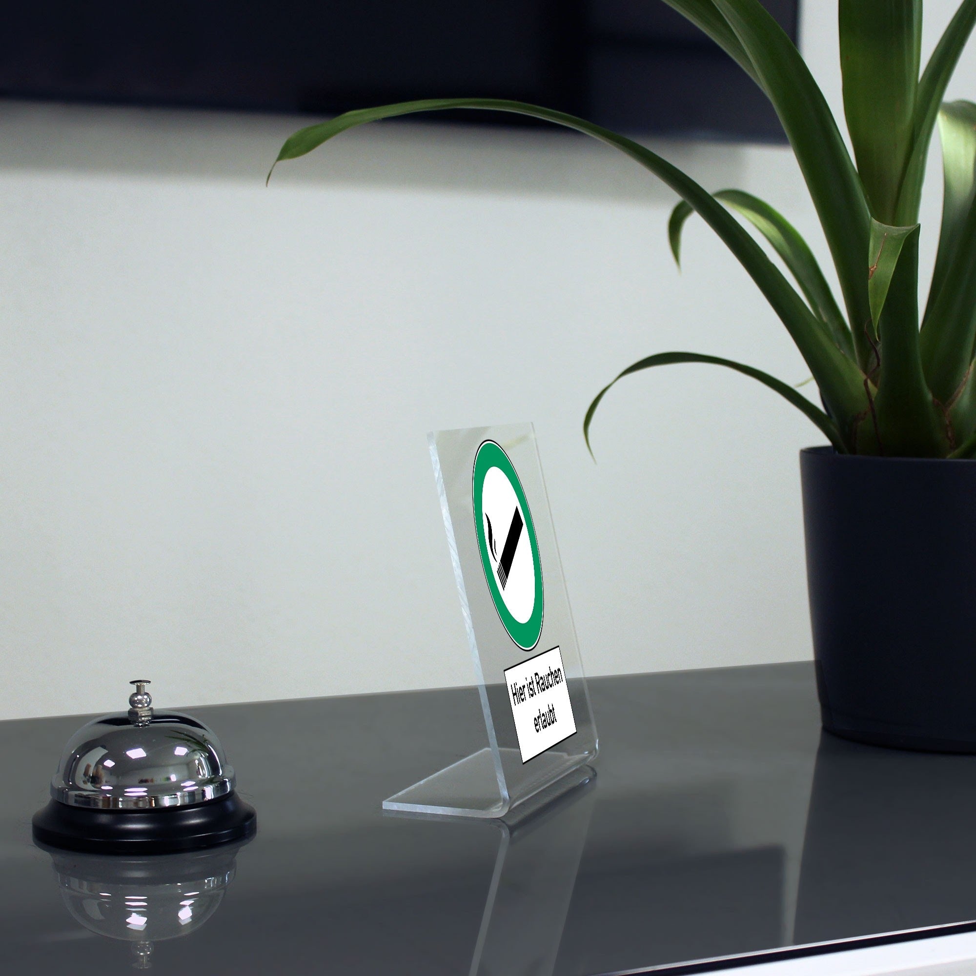 Acrylaufsteller "Hier ist rauchen erlaubt"  (ca.100x150 mm)