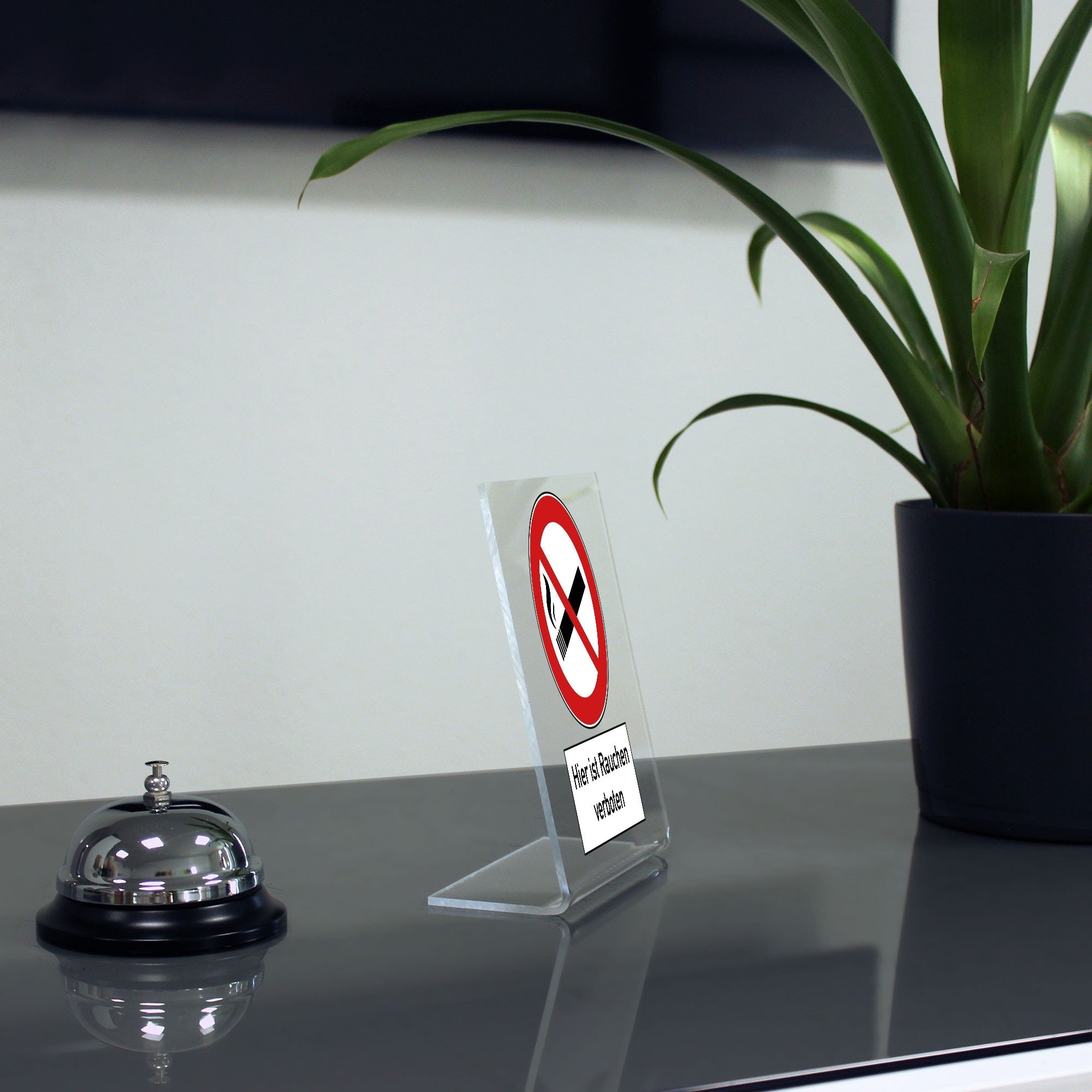 Acrylaufsteller "Hier ist rauchen verboten"  (ca.100x150 mm)