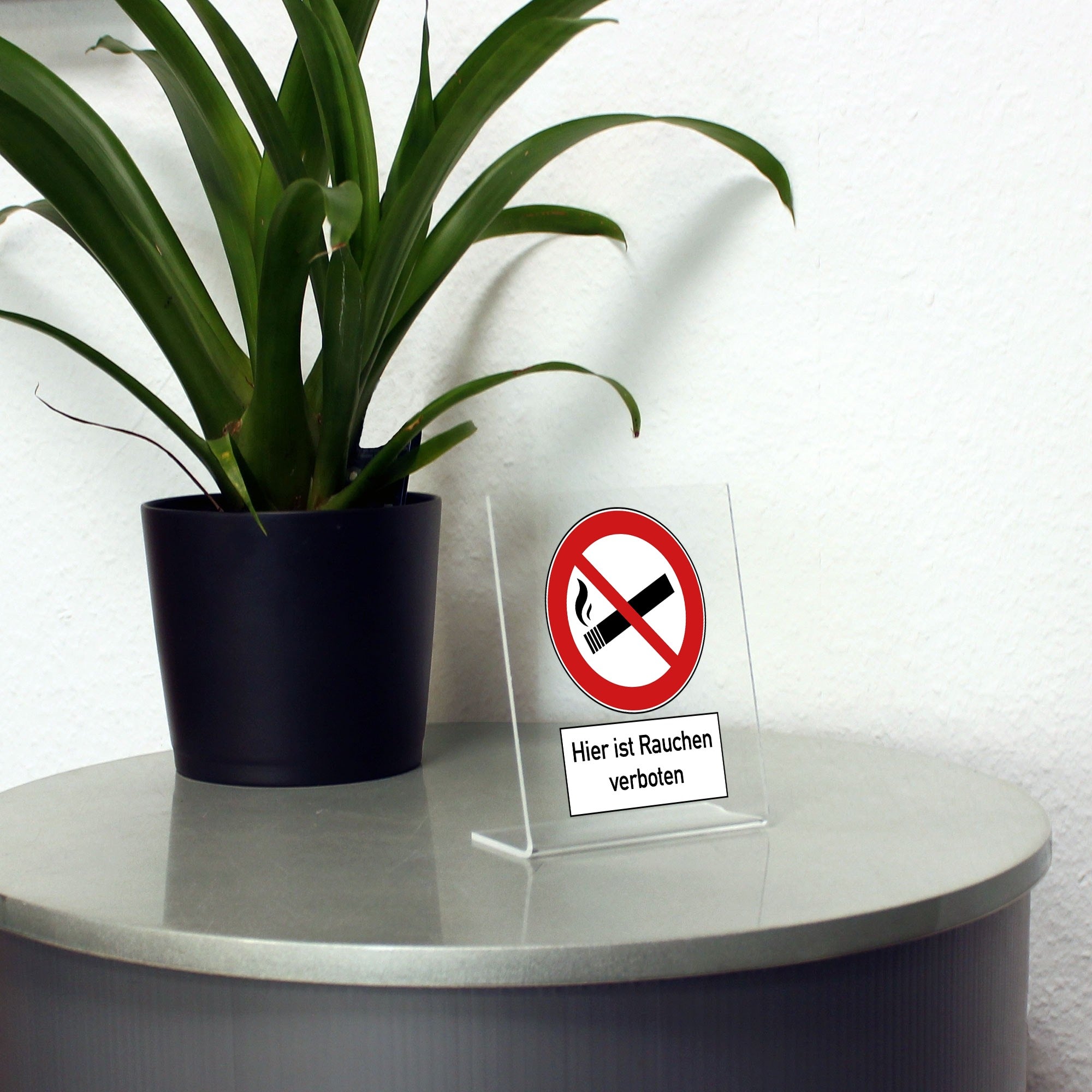 Acrylaufsteller "Hier ist Rauchen verboten" in A6-Größe, klarer Hinweis auf Rauchverbot, transparentes Design, für öffentliche Bereiche