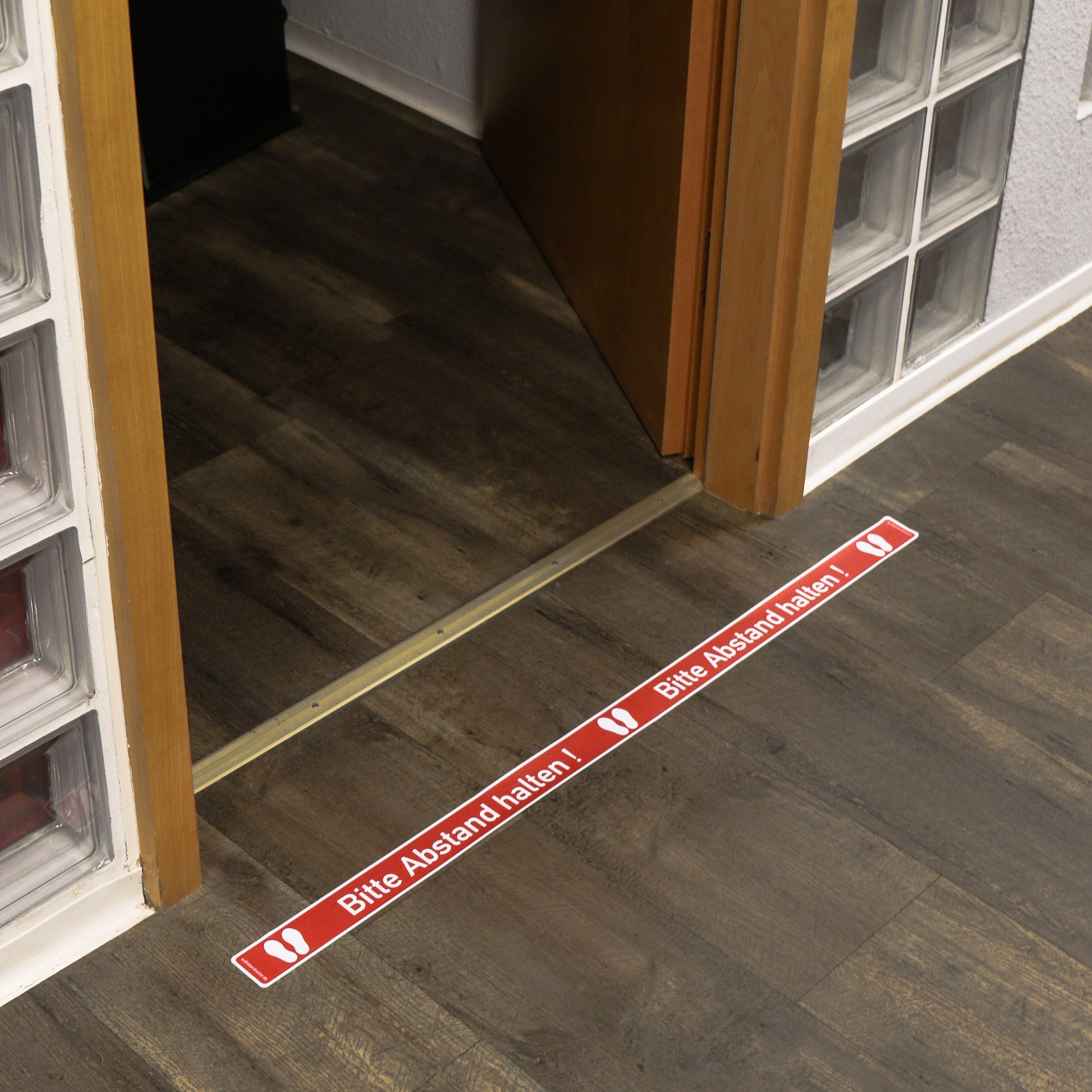 Fussbodenaufkleber Rot - Abstand halten (1000x50 mm - 10 Stück)