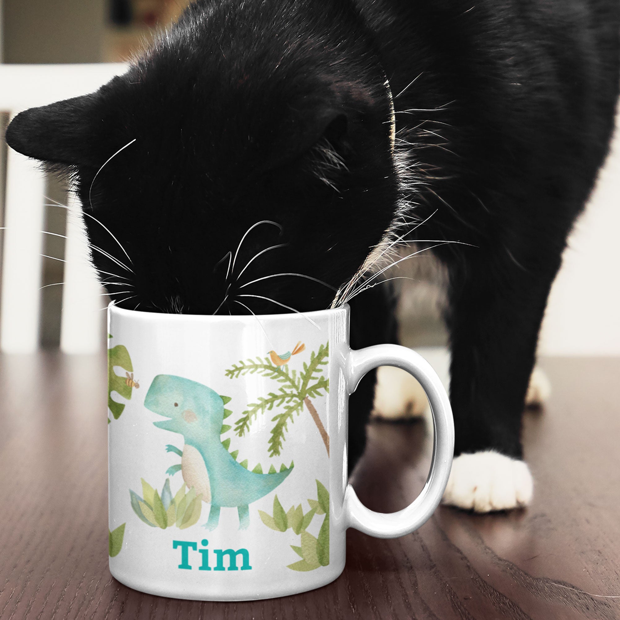Personalisierte Kindertasse mit Namen, Aquarell-Welten Design, bunt und kindgerecht, ideal für Kinder, zeigt bunte Aquarell-Illustrationen.