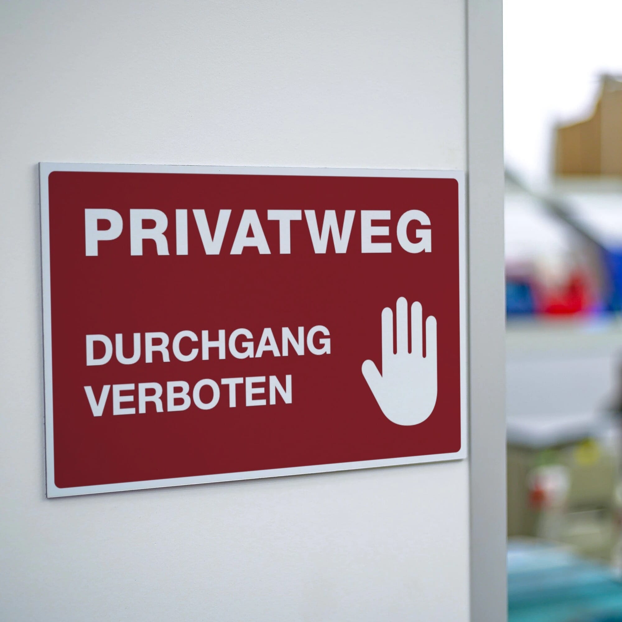 Rotes Alu-Verbundschild Privatweg mit Durchgang Verboten, 300x200x4 mm, zeigt Warnhinweis für Privatstraße