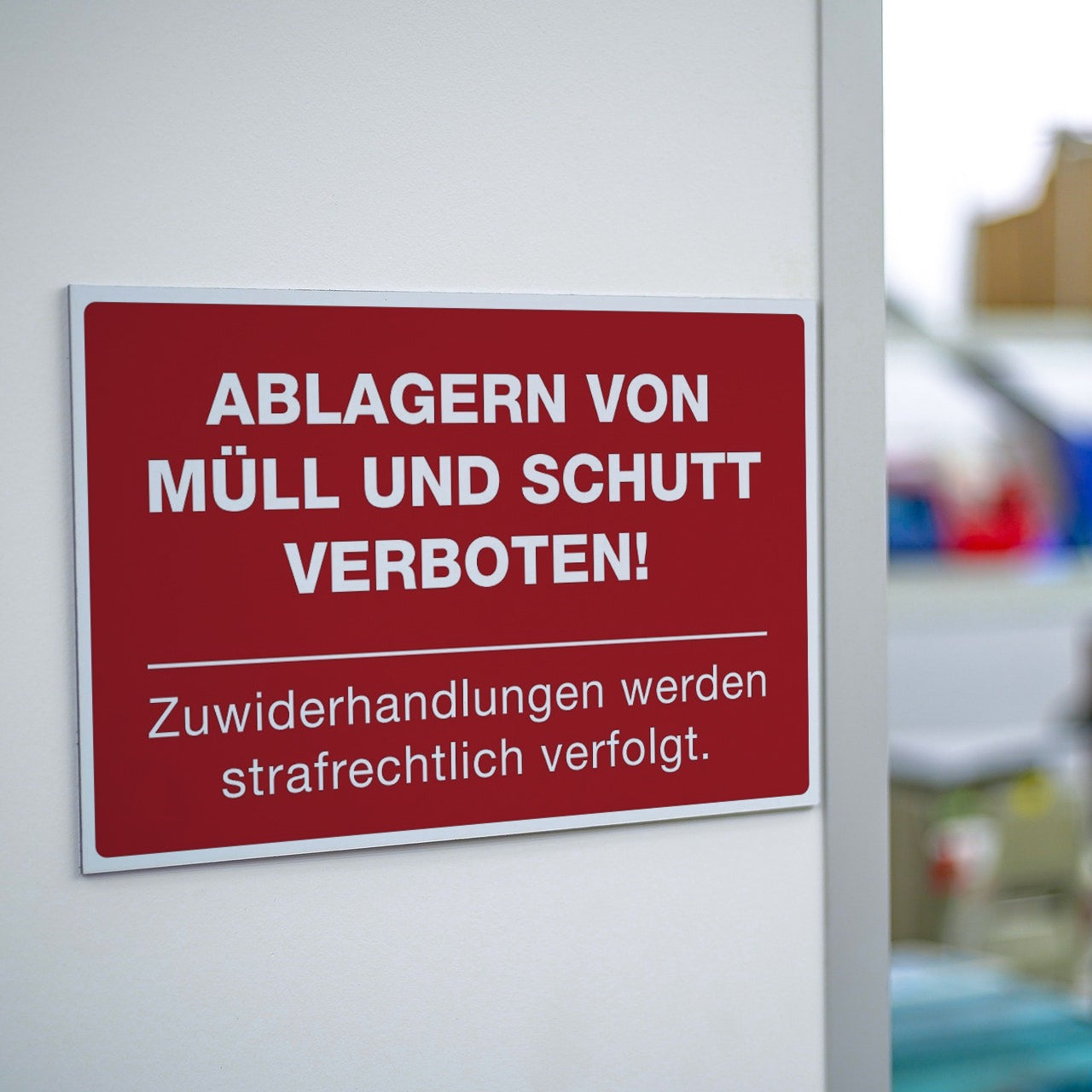 Roter Aluminium-Verbundschild mit Verbotssymbol für Müll- und Schuttablagerung, 300x200x4 mm, von aufkleberdrucker.de